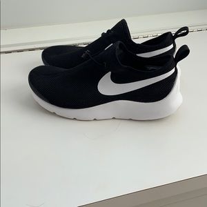 UNIQUE NIKE TENNIS SHOES